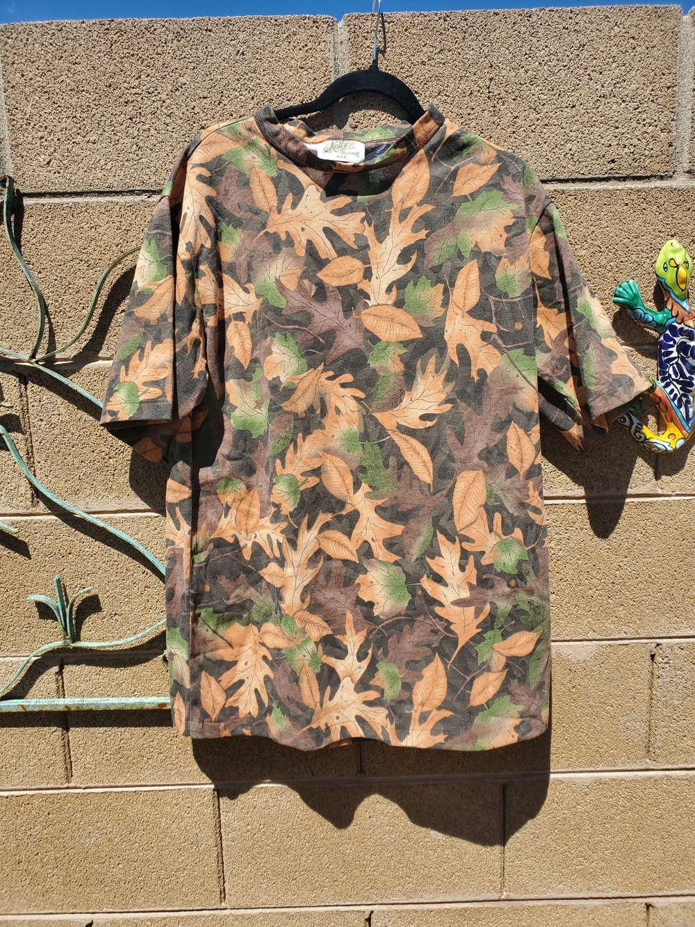 Vintage! Kelly Cooper.. Mens XL Tee - Brown & Green. Tru-Leaf Camo
